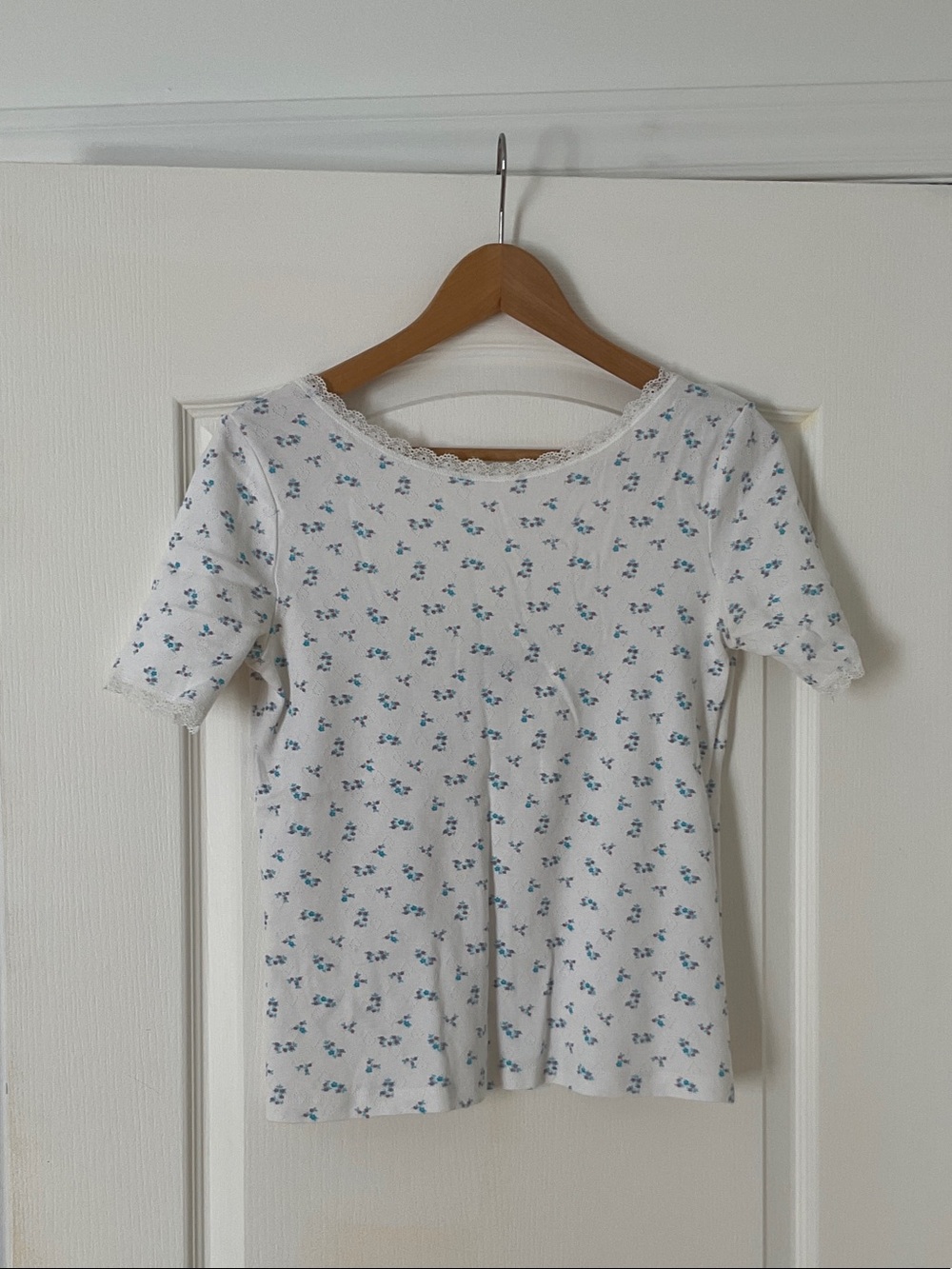 Women's White Short Sleeve Tee with Blue Floral Print and Lace Trim